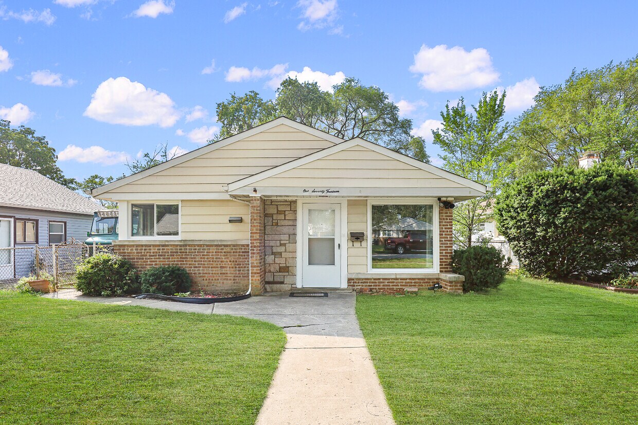 17014 Lorenz Ave, Lansing, IL 60438 House Rental in Lansing, IL