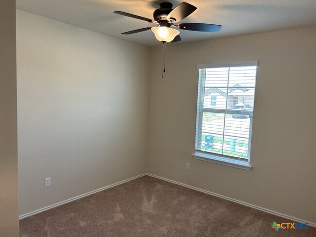 Foto del edificio - 6010 Sally Ride Ln