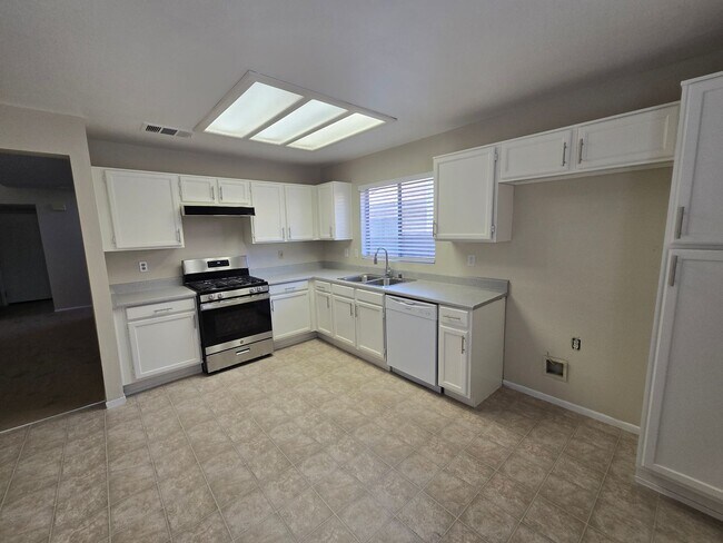 Foto del edificio - Morningside Corner Lot Home!