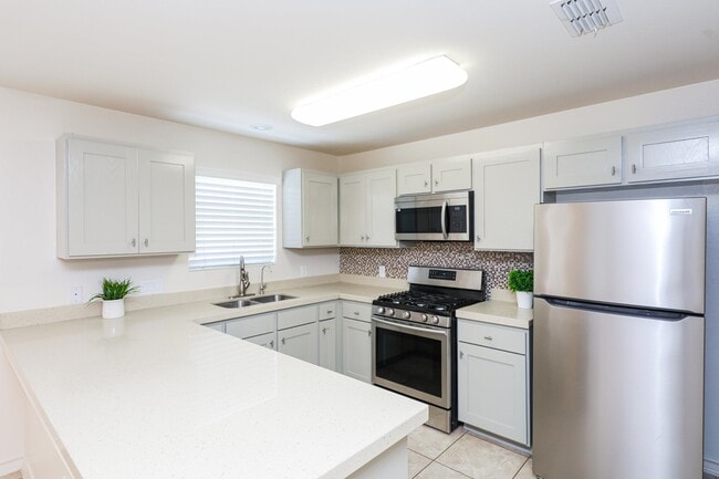 Foto del edificio - 9813 Sandhill Dr