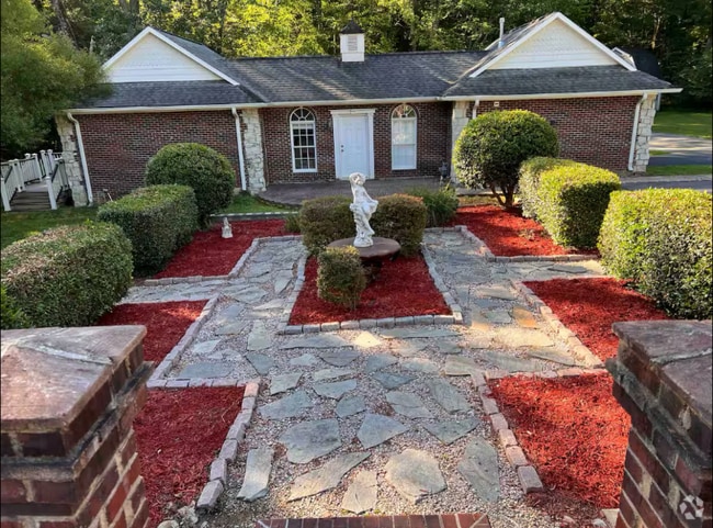 Building Photo - 3709 Woodburn Dr