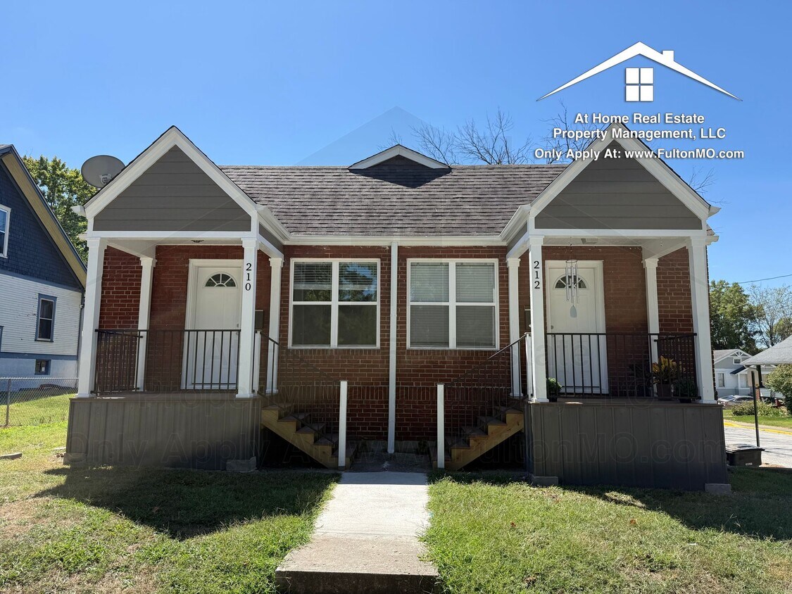 Foto principal - 210 W 6th St