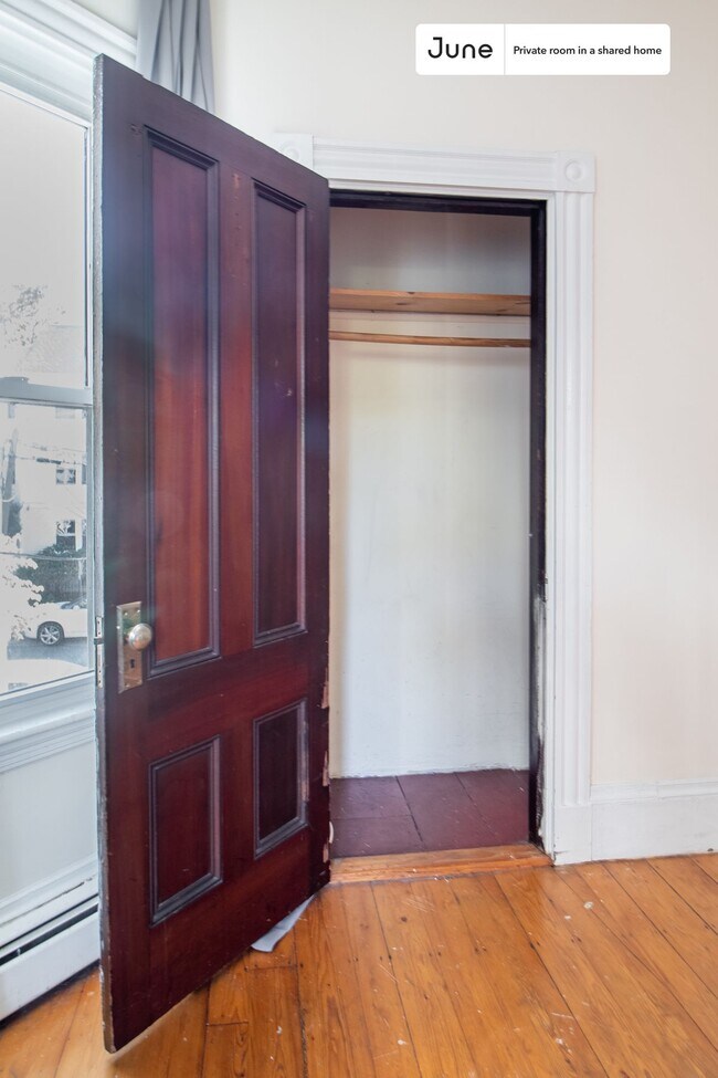 Foto del edificio - Room in Shared 5 bed/1 bath home