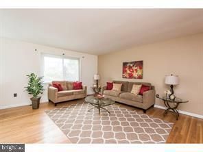 Building Photo - 302 Lynn Dr