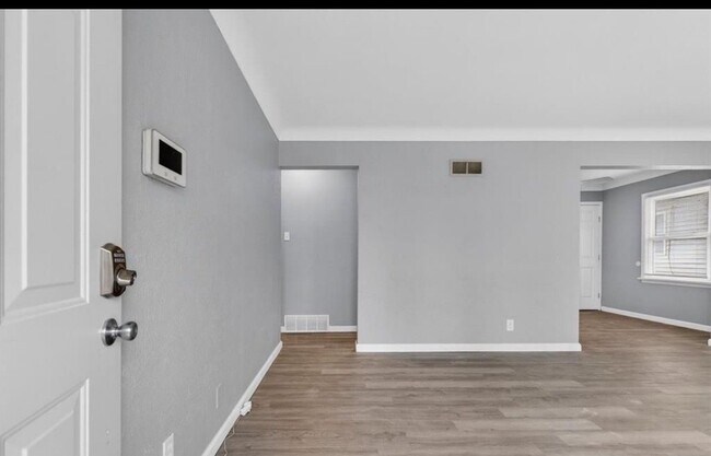 Building Photo - 8576 Kathlyn Dr