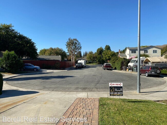 Building Photo - 4 br, 2.5 bath House - 2325 Arabian Ct.