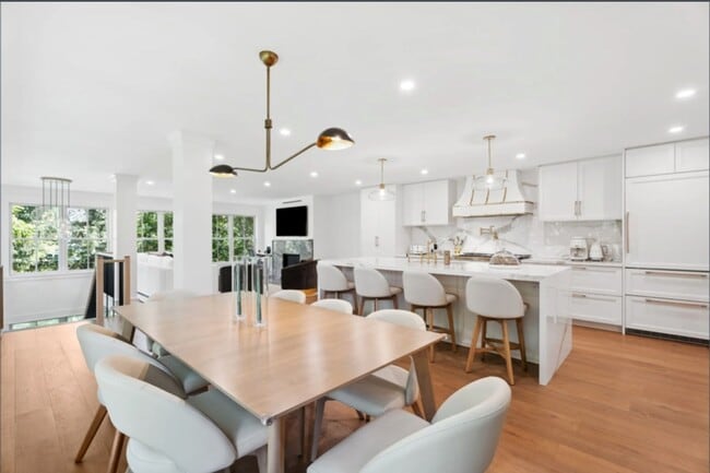 Building Photo - 5 Bedroom Single Family Home in Sag Harbor...