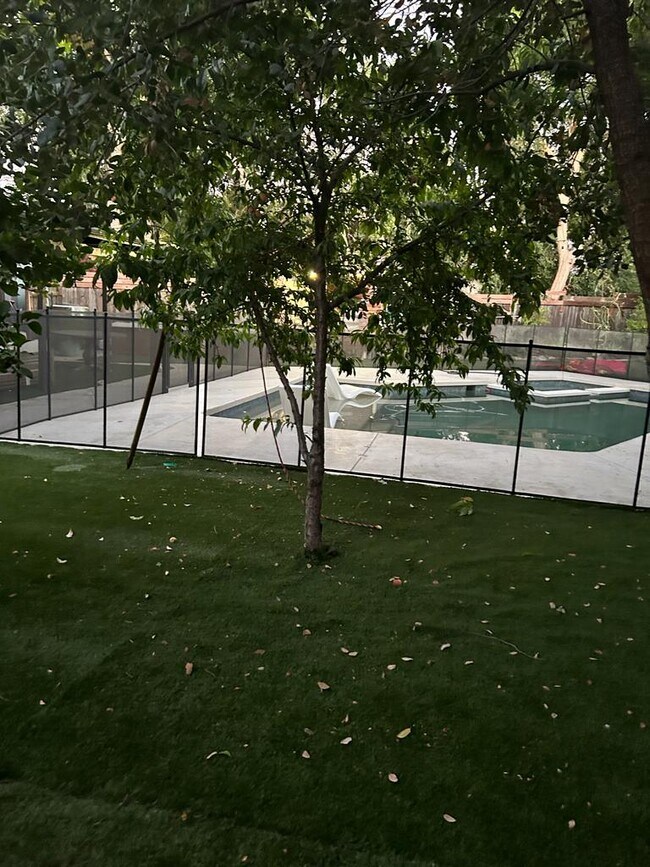 Foto del edificio - 22326 Criswell St