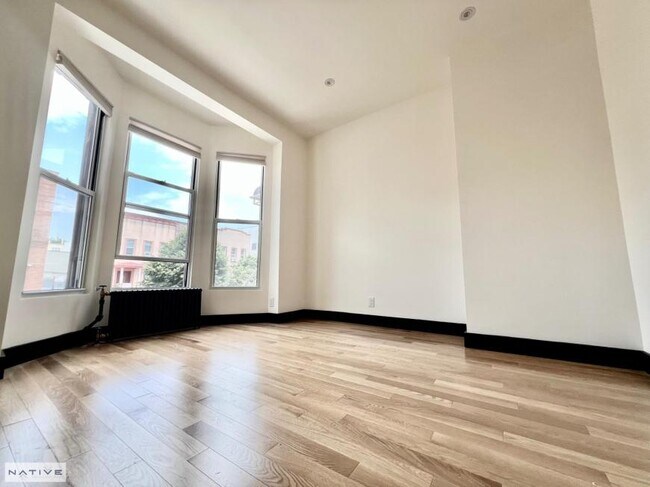 Foto del edificio - 3 bedroom in BROOKLYN NY 11220
