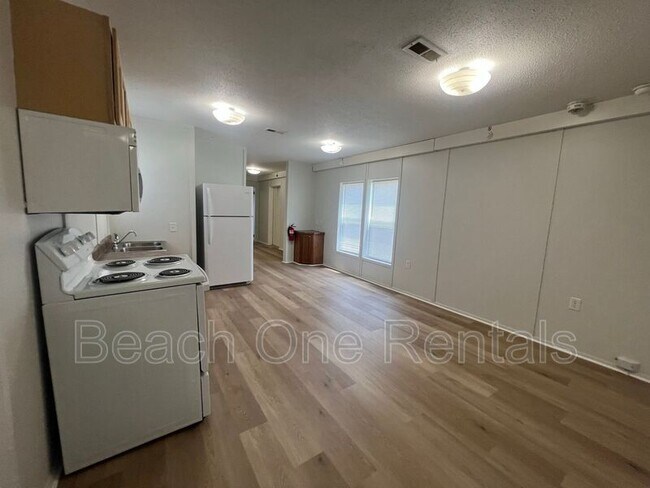 Building Photo - 211 Wren Ln