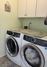 Building Photo - 121 Ginger Rd