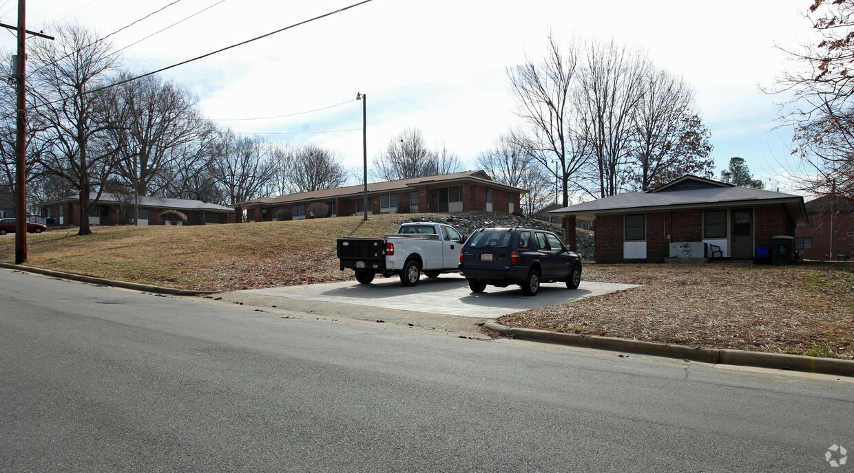 408422 Providence Rd, Graham, NC 27253 Apartments in Graham, NC