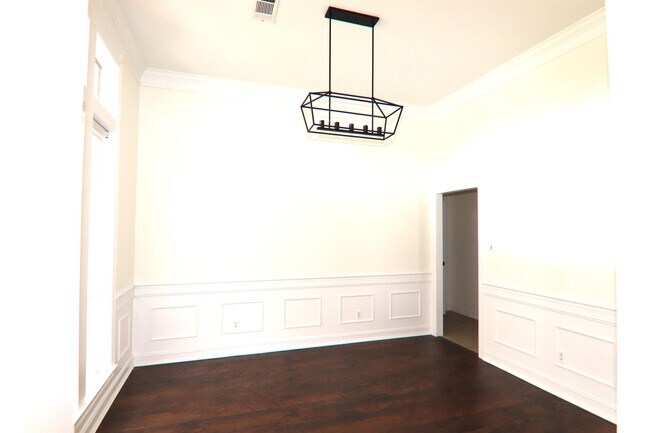 Building Photo - 6110 Barrington Ave