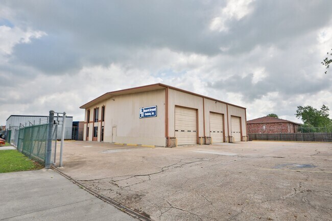 Foto del edificio - 7302 Domino Ln