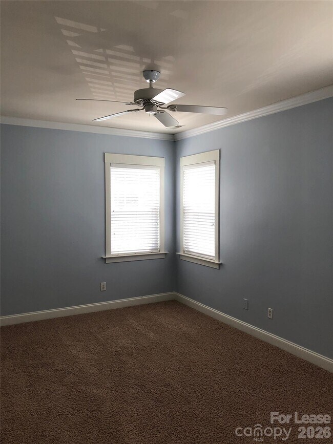 Building Photo - 113 Lake Davidson Park