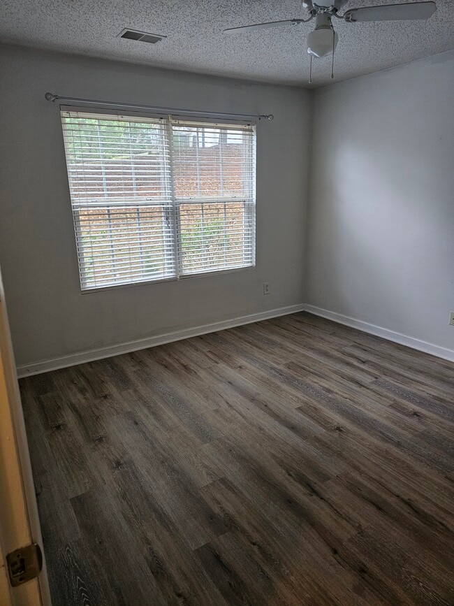 Building Photo - 1406 Flanagan Mill Dr