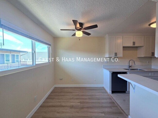 Foto del edificio - 5535 Ackerfield Ave