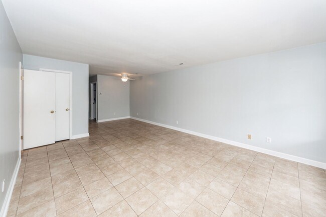 Foto del edificio - 2 Bedroom, 1.5 Bathroom Townhome in Island Bluff - James Island