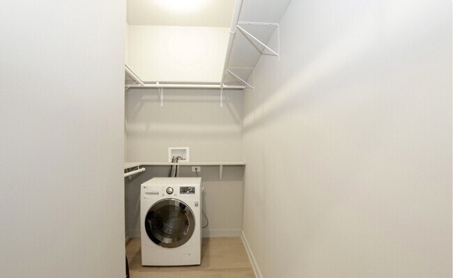 Photo - 111 W Chicago Ave (Chicago, IL) Apartment