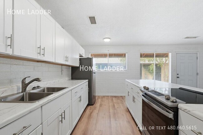 Foto del edificio - 1332 W 5th St