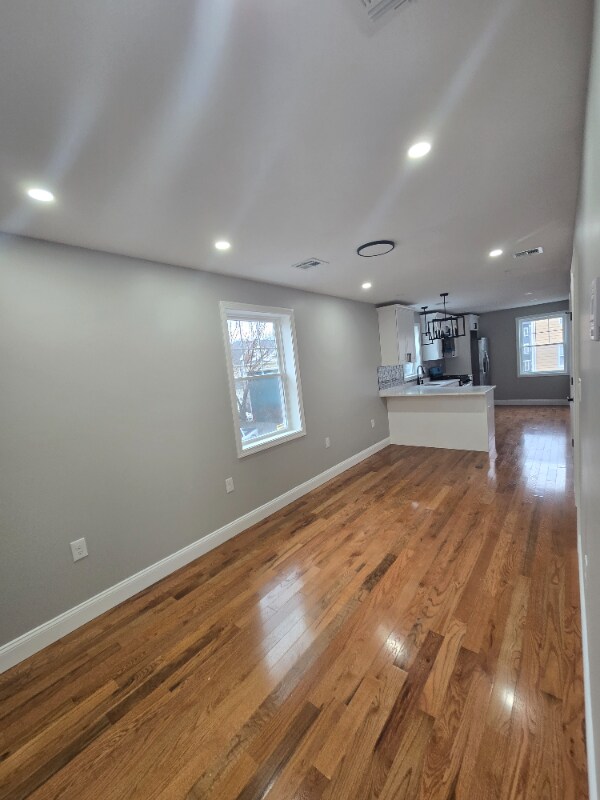 Building Photo - 13 Barstow St