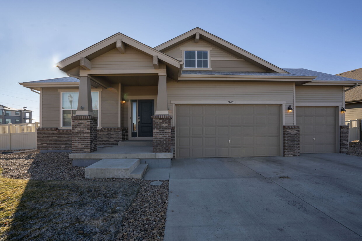 Primary Photo - 1449 Rustic Dr