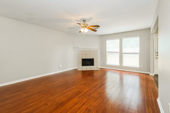 Foto del edificio - 8002 Scarlet Tanager Dr