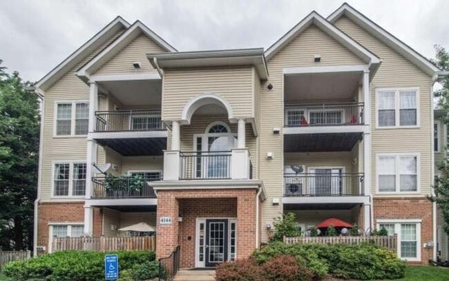 Building Photo - 4144 Fountainside Ln