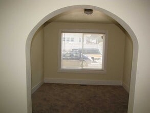 Building Photo - 128 S Edith St