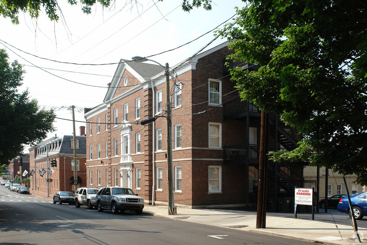 Building Photo - 200 W Second St
