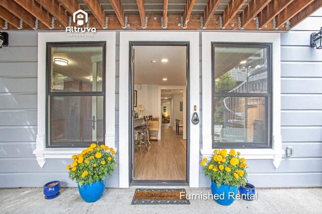 Building Photo - 512 Taylor Ave