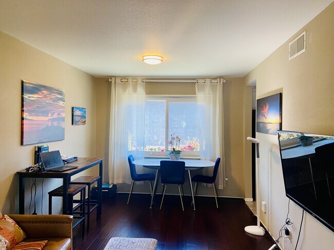 Sala de estar - 802 Magnolia Ave