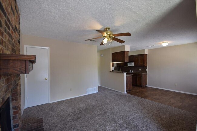 Building Photo - 6401 Basswood Dr
