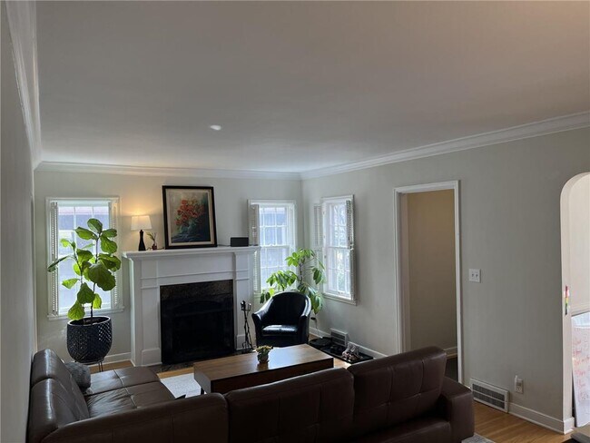 Building Photo - 5817 Wooddale Ave