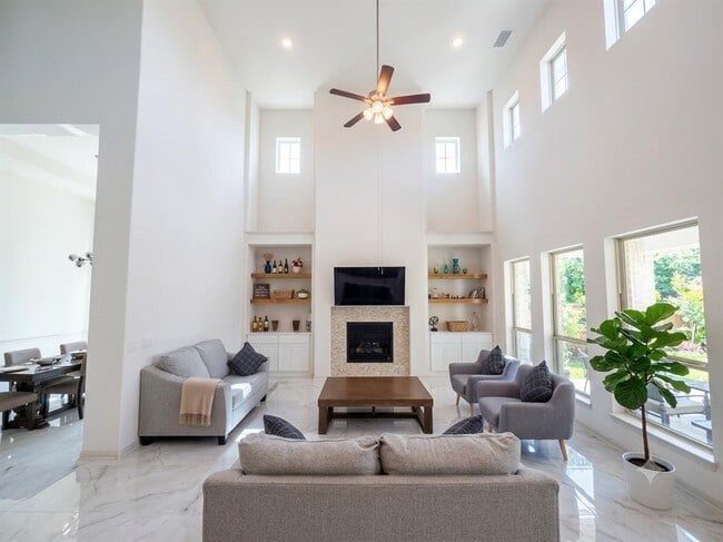 Building Photo - 17005 Sanglier Dr