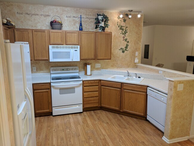 Ample kitchen space - 3282 E 103rd Dr