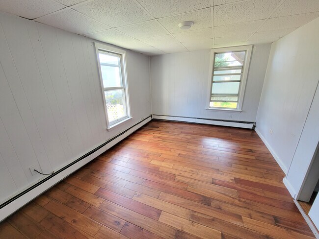 Building Photo - 929 Winthrop Ave