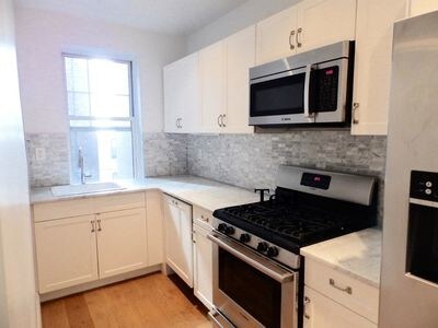 Building Photo - 63 Montague St