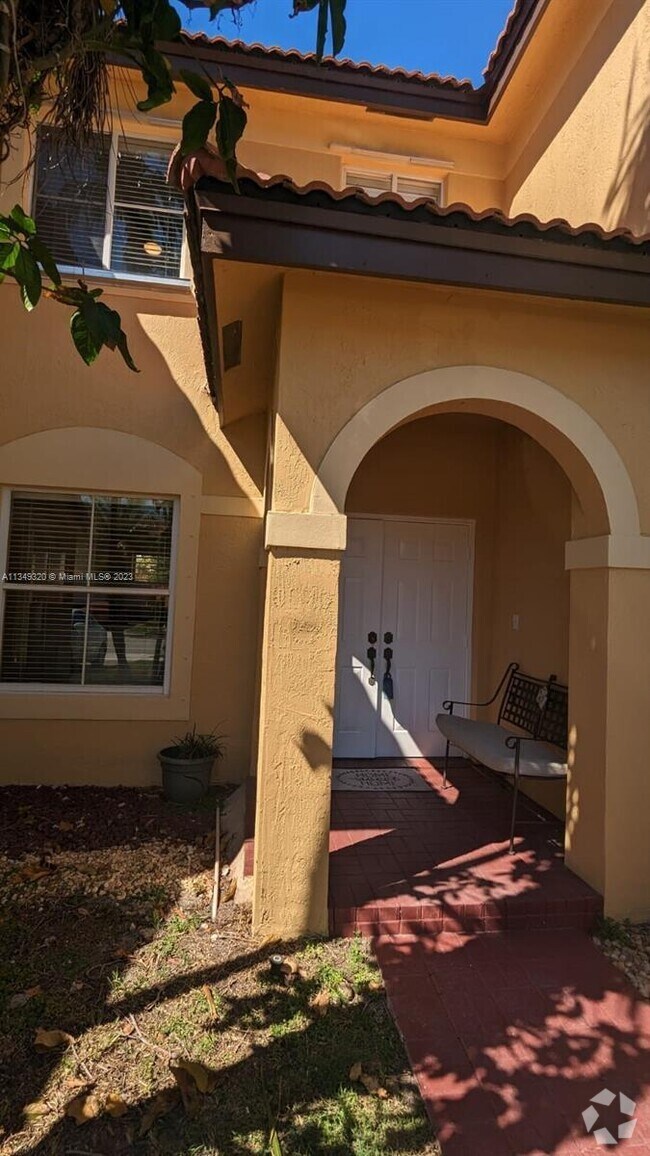 Poinciana Parc Apartments under 600 Davie, FL 6 Rentals