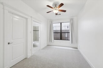 Building Photo - 830 W 19th St