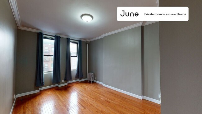 Building Photo - Private bedroom in 4 bed/2 bath Home