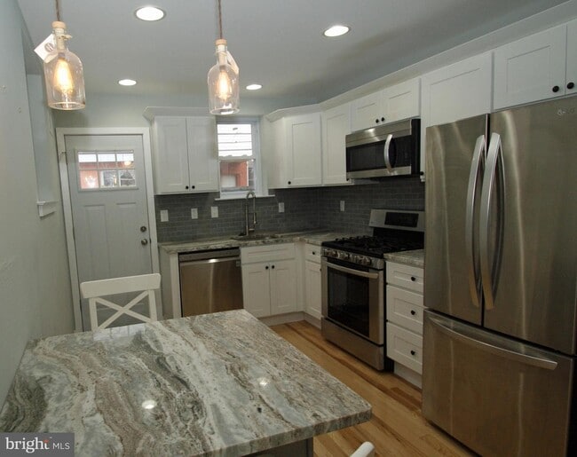 Building Photo - 2032 S Croskey St