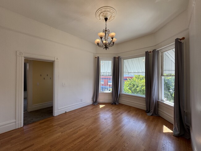 Building Photo - 960 57th St