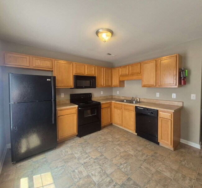 Foto del edificio - 248-2B EXECUTIVE AVE, CLARKSVILLE, TN 37042
