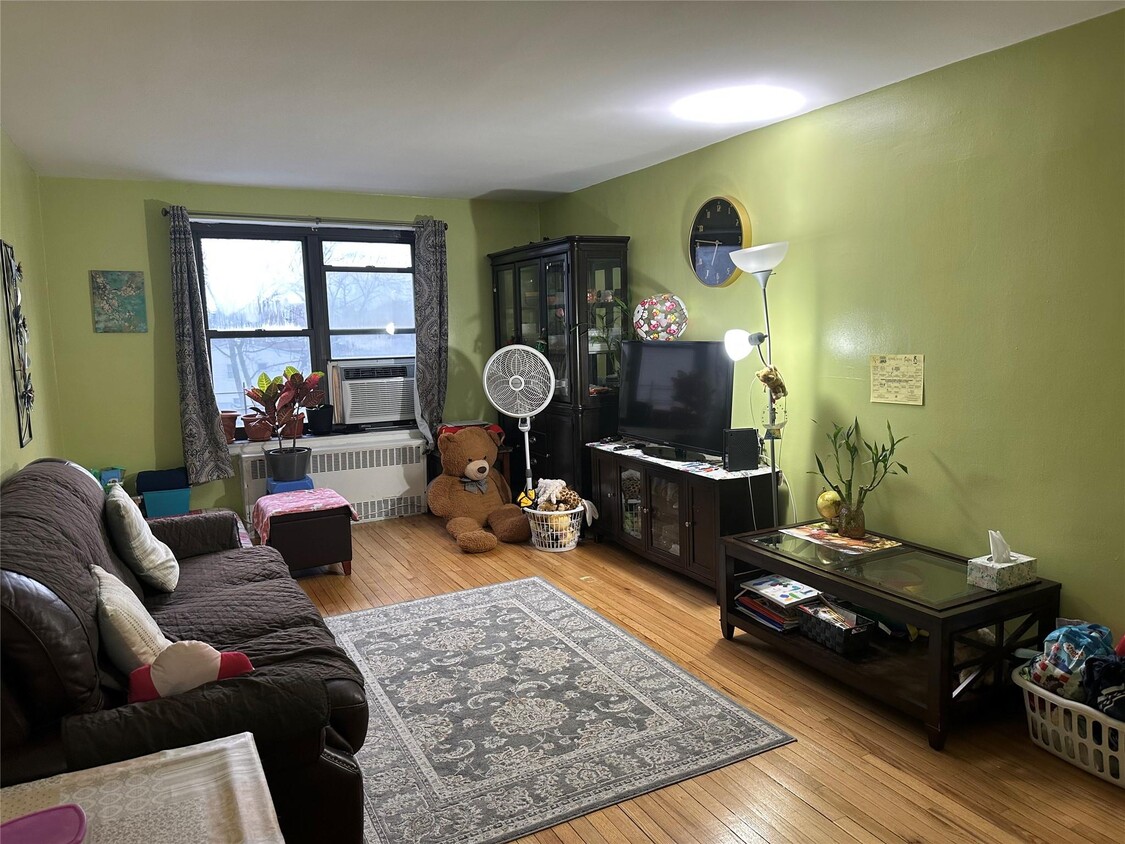 Primary Photo - 3563-63 88th St