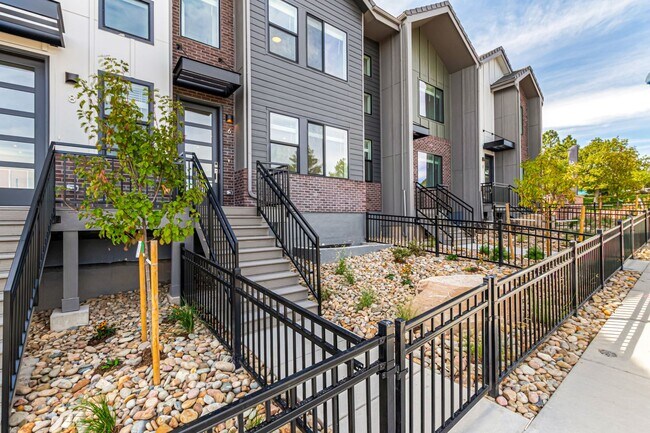 Foto del edificio - Inverness Park Meadows Location BRAND NEW CONSTRUCTION Luxury Townhome