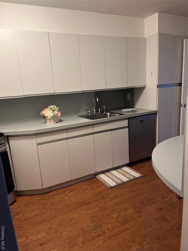 Foto del edificio - 2 Bay Club Dr