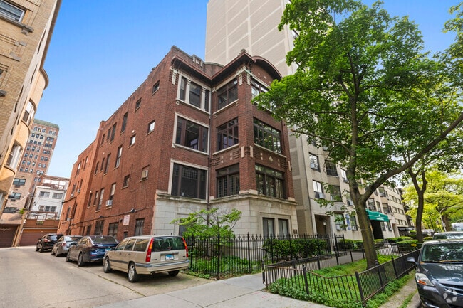 Building Photo - 433 W Wellington Ave