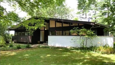 Building Photo - 424 N Ridge St