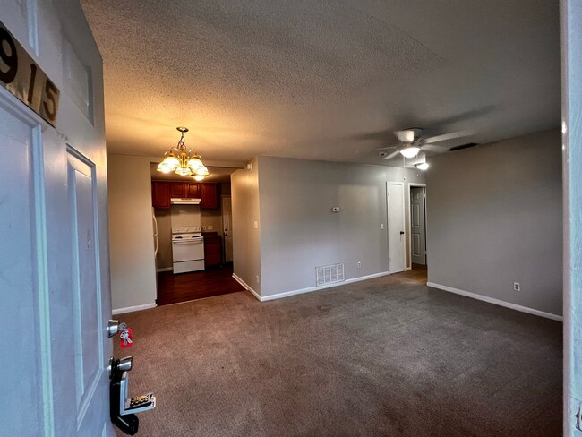 Foto del edificio - 915 Greenbriar Road